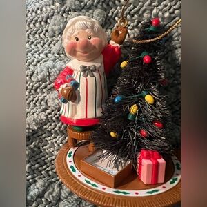 Vintage 1991 National Rennoc Granny Grandma Decorating The Tree Ornament